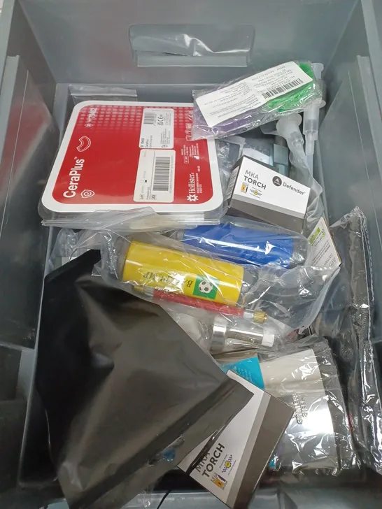 BOX OF APPROXIMATELY 15 ASSORTED HOUSEHOLD ITEMS TO INCLUDE FABRIC DYE, WINDOW ALARM AND GOLF TEES 