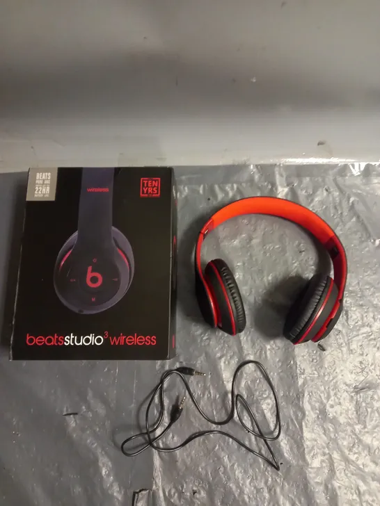 BOXED BEATS STUDIO 3 WIRELESS OVER EAR HEADPHONES IN BLACK/RED