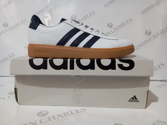 BOXED PAIR OF ADIDAS GRAND COURT 2.0 SHOES IN WHITE/NAVY UK SIZE 8