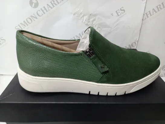 BOXED PAIR OF NATURALIZER PLATFORM SLIP ON SHOES IN GREEN - SIZE 7