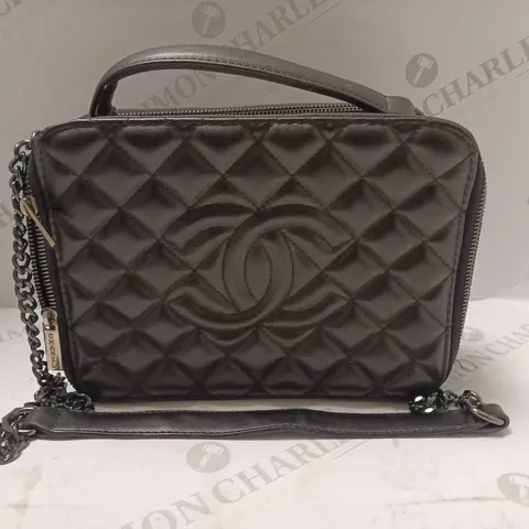 CHANEL QUILTED LEATHER HANDBAG IN BLACK