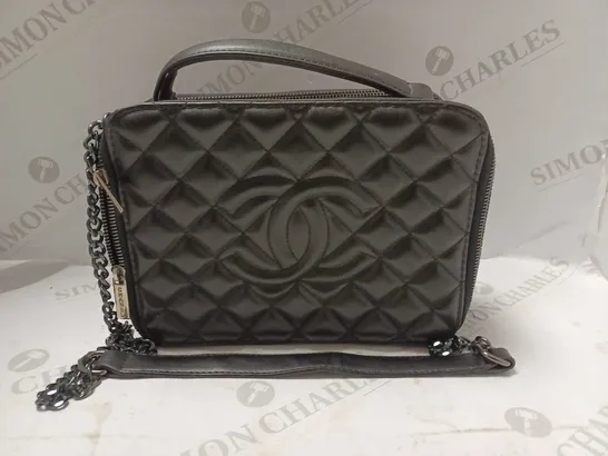 CHANEL QUILTED LEATHER HANDBAG IN BLACK