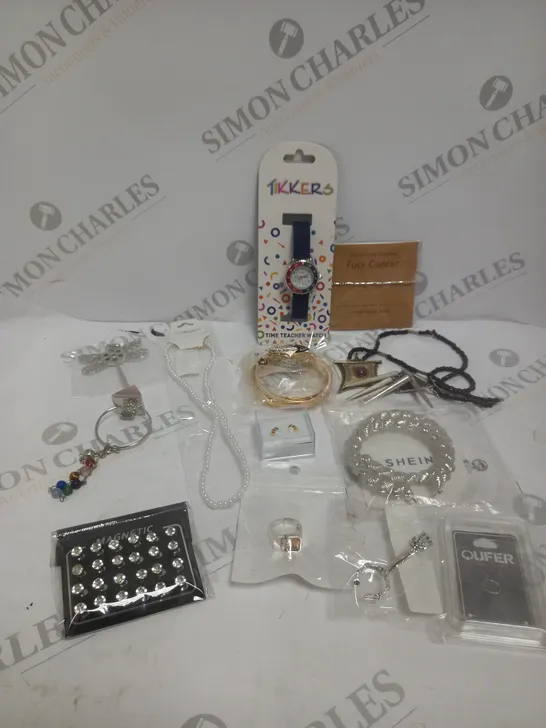 APPROXIMATELY 20 ASSORTED JEWELLERY PRODUCTS TO INCLUDE RINGS, EARRINGS, NECKLACES ETC	