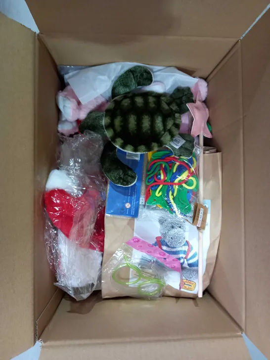 BOX OF APPROXIMATELY 10 ASSORTED TOYS AND GAMES TO INCLUDE POSH PAWS WIND UP RACING CLANGERS, BUILD-A-BEAR TEDDY, TENDER LEAF SAFARI BINOCULARS, ETC 