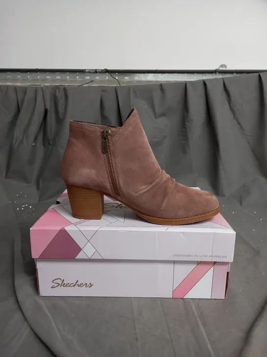 BOXED SKECHERS BIEGE HEELED ZIPPED BOOTS SIZE 7