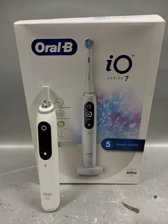 BOXED ORAL-B IO SERIES 7 ELECTRIC TOOTHBRUSH 