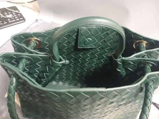 BOTTEGA VENETA ANDIAMO MEDIUM INTRECCIATO GREEN LEATHER TOTE