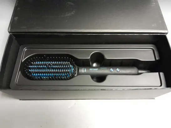 BOXED REVAMP PROGLOSS DEEPFORM BRUSH. CERAMIC HAIR STRAIGHTENING BRUSH