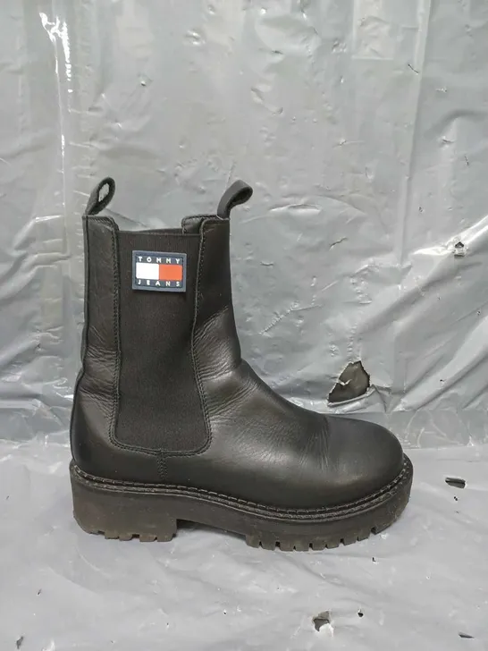 TOMMY JEANS BOOTS - BLACK - SIZE 5