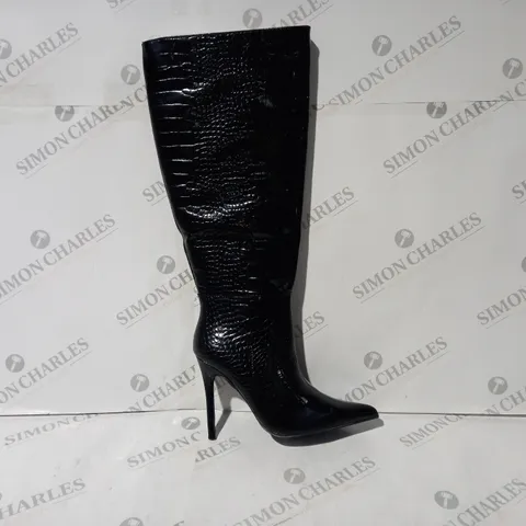 BOXED PAIR OF PRETTY LITTLE THING BELOW KNEE STILETTO HEEL BOOTS IN BLACK SIZE 3