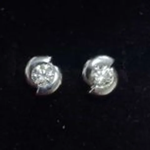 18CT WHITE GOLD STUD EARRINGS SET WITH NATURAL DIAMONDS