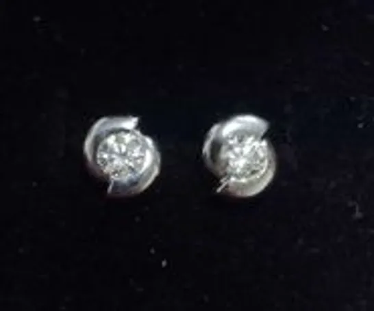 18CT WHITE GOLD STUD EARRINGS SET WITH NATURAL DIAMONDS