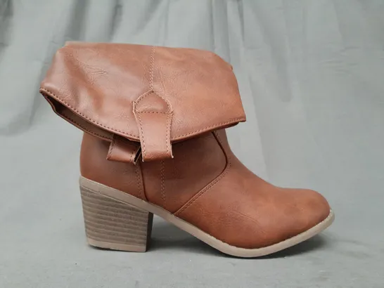 BOXED PAIR OF DESIGNER ANKLE BOOTS IN BROWN EU SIZE 36