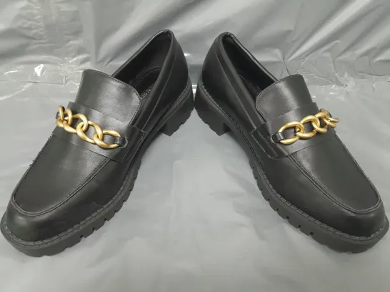 BOXED PAIR OF LONDON REBEL LOAFERS IN BLACK W. GOLD EFFECT CHAIN EU SIZE 38