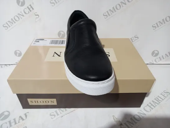 BOXED PAIR OF SHOON EIDOLON TRAINERS IN BLACK SIZE 7