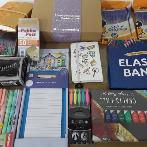 LOT OF ASSORTED ART AND STATIONARY ITEMS