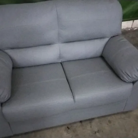 QUALITY 2 SEATER LIGHT GREY LEATHER SOFA 