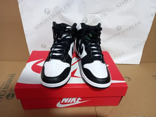 BOXED PAIR OF NIKE DUNK HIGH TOPS IN WHITE AND BLACK SIZE 4