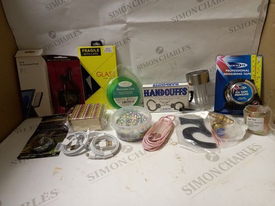 LOT OF APPROX 12 ASSORTED HOUSEHOLD ITEMS TO INCLUDE DECORATIVE EDIBLES, HANDCUFFS, TAPE MEASURE, ETC