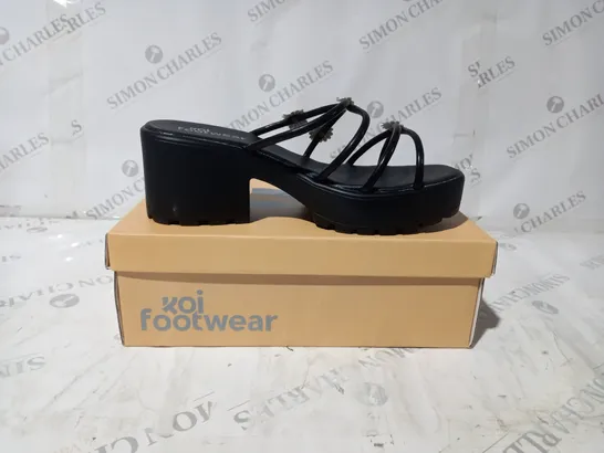 BRAND NEW BOXED PAIR OF KOI VEGAN BLOOMING DAISY OASIS STRAPPY SLIDERS IN BLACK - UK SIZE 7