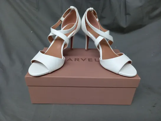 BOXED PAIR OF CARVELA OPEN TOE HEELS IN WHITE EU SIZE 39