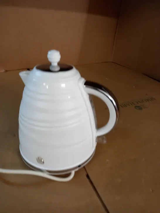 UNBOXED SWAN 1.7L KETTLE