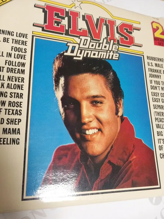 5 ASSORTED ELVIS VINYL RECORDS TO INCLUDE; A LEGENDARY PERFORMER, DOUBLE DYNAMITE, THE SUN COLLECTION, FLAMING STAR AND IN CONCERT