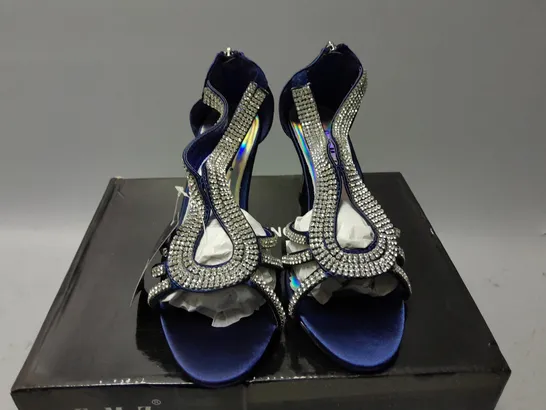 BOXED PAIR OF GEMZ LONDON OPEN TOE HEELS IN NAVY SATIN - UK 4