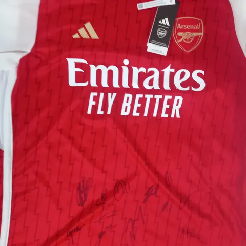 ARSENAL FOOTBALL CLUB OFFICIAL SIGNED T-SHIRT - SIZE LARGE