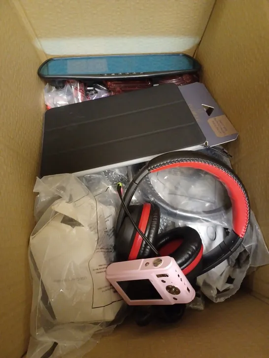 BOX OF APPROXIMATELY 10 ASSORTED ITEMS TO INCLUDE FOXWOOD CASE, CAMERA, HEADPHONES ETC