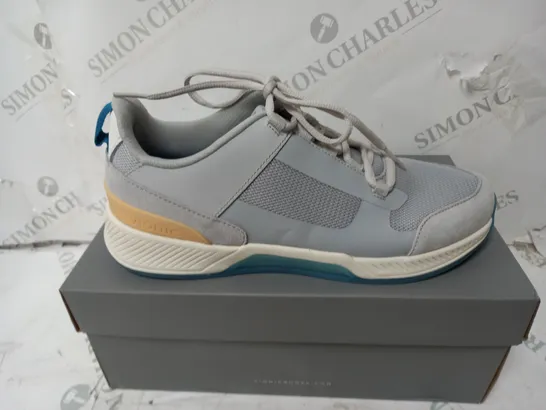 BOXED PAIR OF VIONIC TRAINERS GREY/BLUE SIZE 6