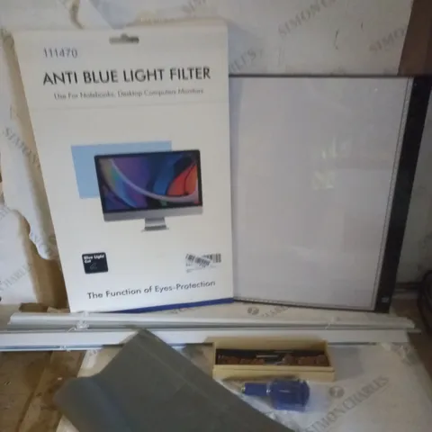 APPROXIMATELY 5 ASSORTED HOUSEHOLD ITEMS TO INCLUDE ANTI BLUE LIGHT MONITOR FILTER, WATCH STRAP, MINI WHITEBOARD ETC 