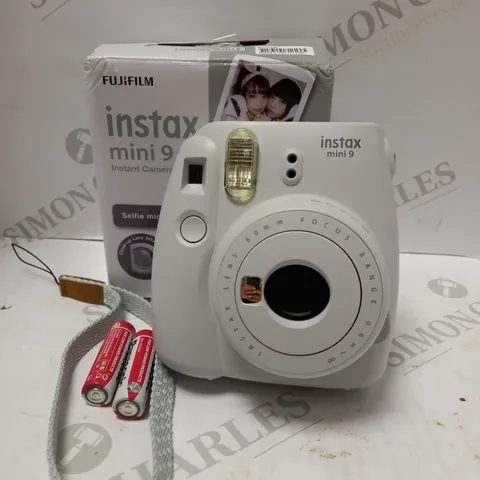 FUJIFILM INSTAX MINI 9 INSTANT CAMERA - SMOKY WHITE 