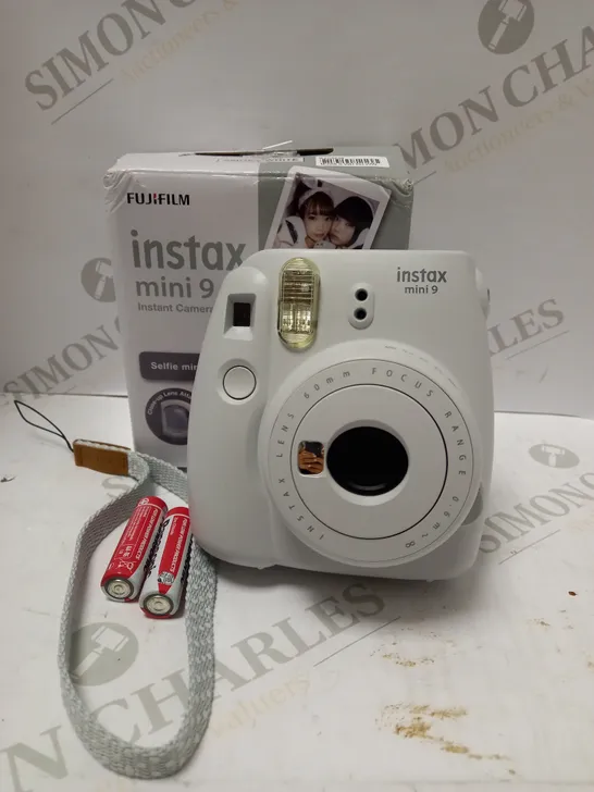 FUJIFILM INSTAX MINI 9 INSTANT CAMERA - SMOKY WHITE  RRP £84.99