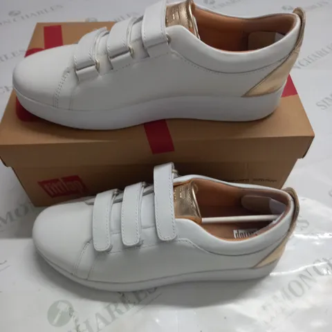 BOXED PAIR OF FITFLOP RALLY METALLIC BACK LEATHER STRAP SNEAKERS IN WHITE - UK 5.5