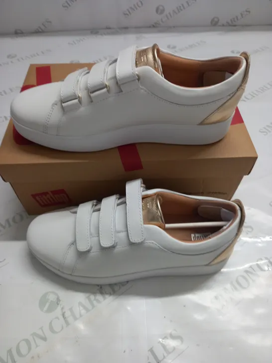 BOXED PAIR OF FITFLOP RALLY METALLIC BACK LEATHER STRAP SNEAKERS IN WHITE - UK 5.5