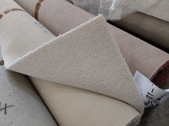 ROLL OF QUALITY DIMENSIONS DIM PLAINS CARPET // SIZE: APPROX. 5 X 2.57m