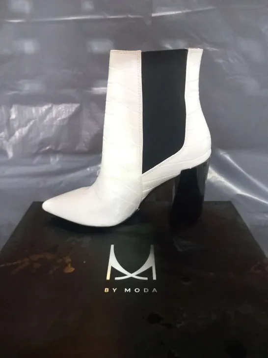 BOXED BY MODA AYLA WHITE SYNTHETIC ANKLE BOOTS SIZE 4