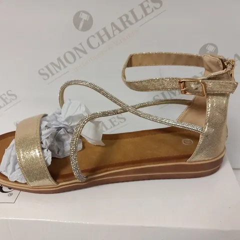 BOXED X990-2 SIZE EU 41 STRAPPY SANDAL