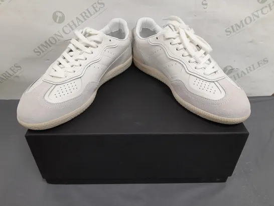 BOXED PAIR OF ALOHAS TB.490 LEATHER SNEAKERS IN LIGHT GREY UK SIZE 7-7.5