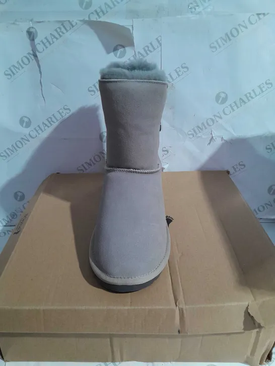 BOXED BONOVA SHEEPSKIN SIDE ZIP MID BOOTS, GREY - SIZE 8