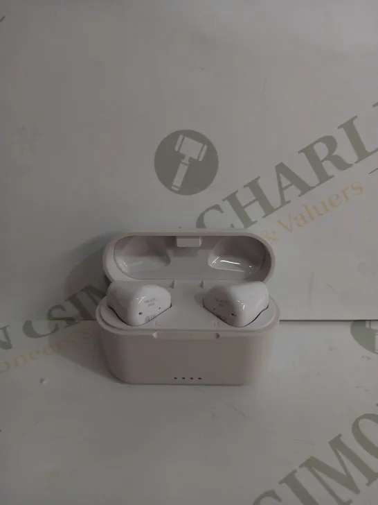 JVC TRUE WIRELESS EARBUDS IN WHITE