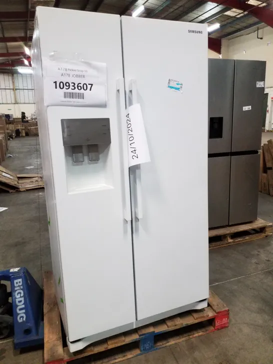 SAMSUNG RS50N3513WW FREESTANDING AMERICAN FRIDGE - UNPROCESSED RAW RETURN