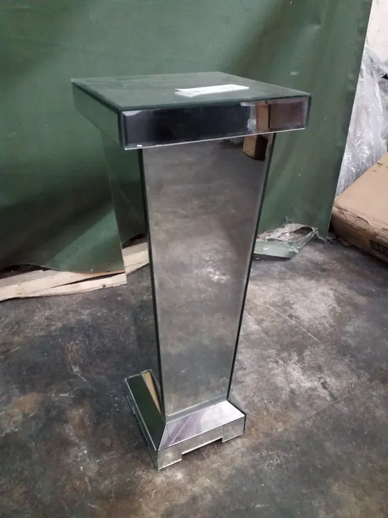 MIRRORED PEDESTAL 