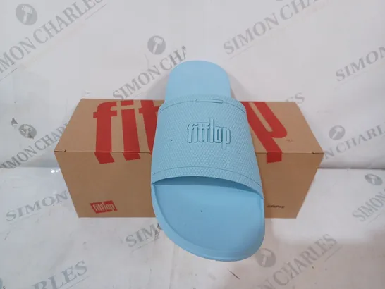 BOXED PAIR OF FITFLOP IQUISHION SLIDES IN SKY BLUE - UK 7