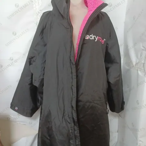 DRYROBE IN BLACK WITH PINK FLEECE - SMALL