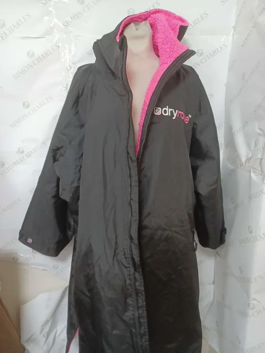 DRYROBE IN BLACK WITH PINK FLEECE - SMALL