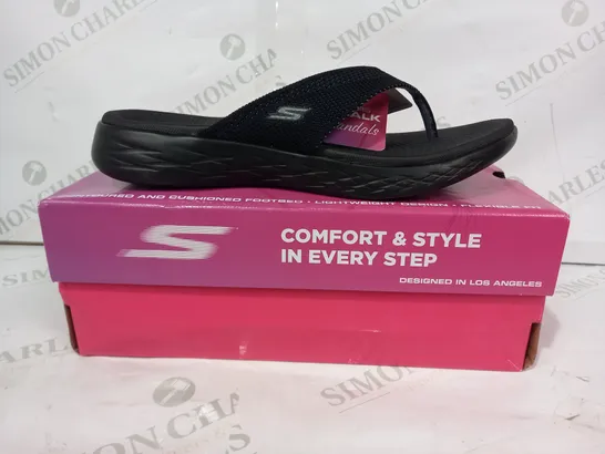 BOXED PAIR OF SKECHERS SANDALS IN BLACK UK SIZE 7