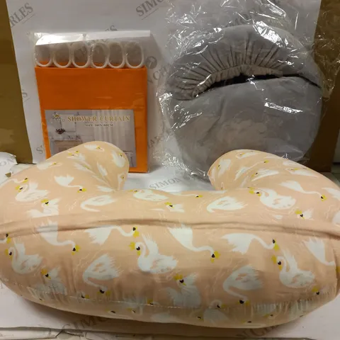 LOT OF APPROXIMATELY 18 ASSORTED HOUSEHOLD ITEMS TO INCLUDE FOOT WARMER IN GREY, SHOWER CURTAIN IN ORANGE, MIRACLE BABY NECK PILLOW IN PINK, ETC