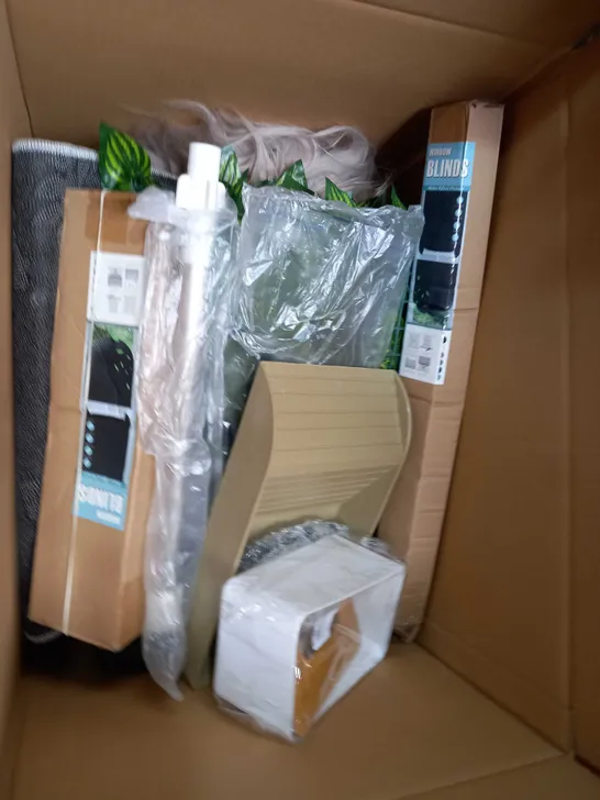 BOX TO CONTAIN APPROX 15 X ASSORTED HOUSEHOLD PRODUCTS. INCLUDES WASHING MACHINE DOOR SEAL, LARGE SPORTS CARRY BAG, MUSCLE TONER, TRAVEL BOOK ETC 